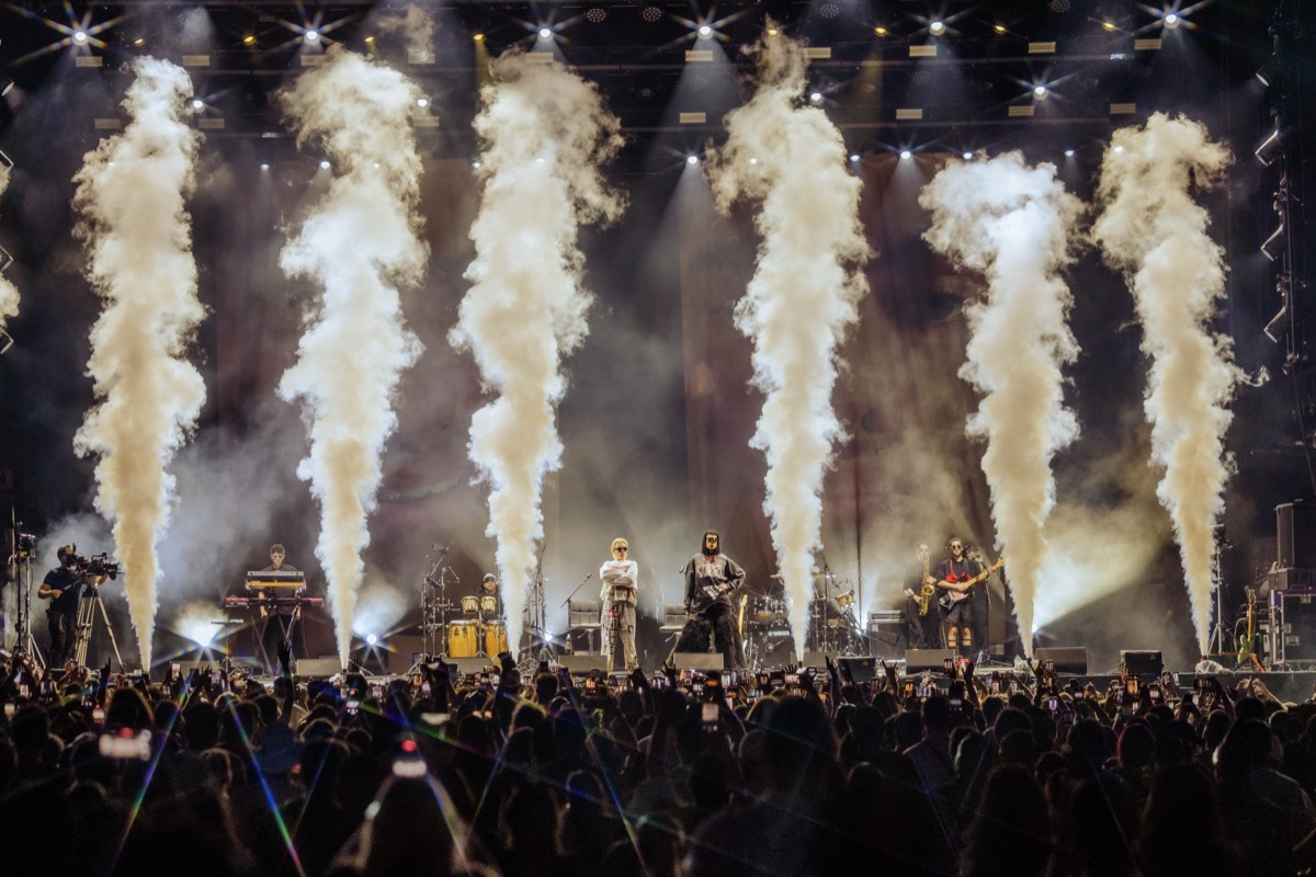 Mainstage smoke columns